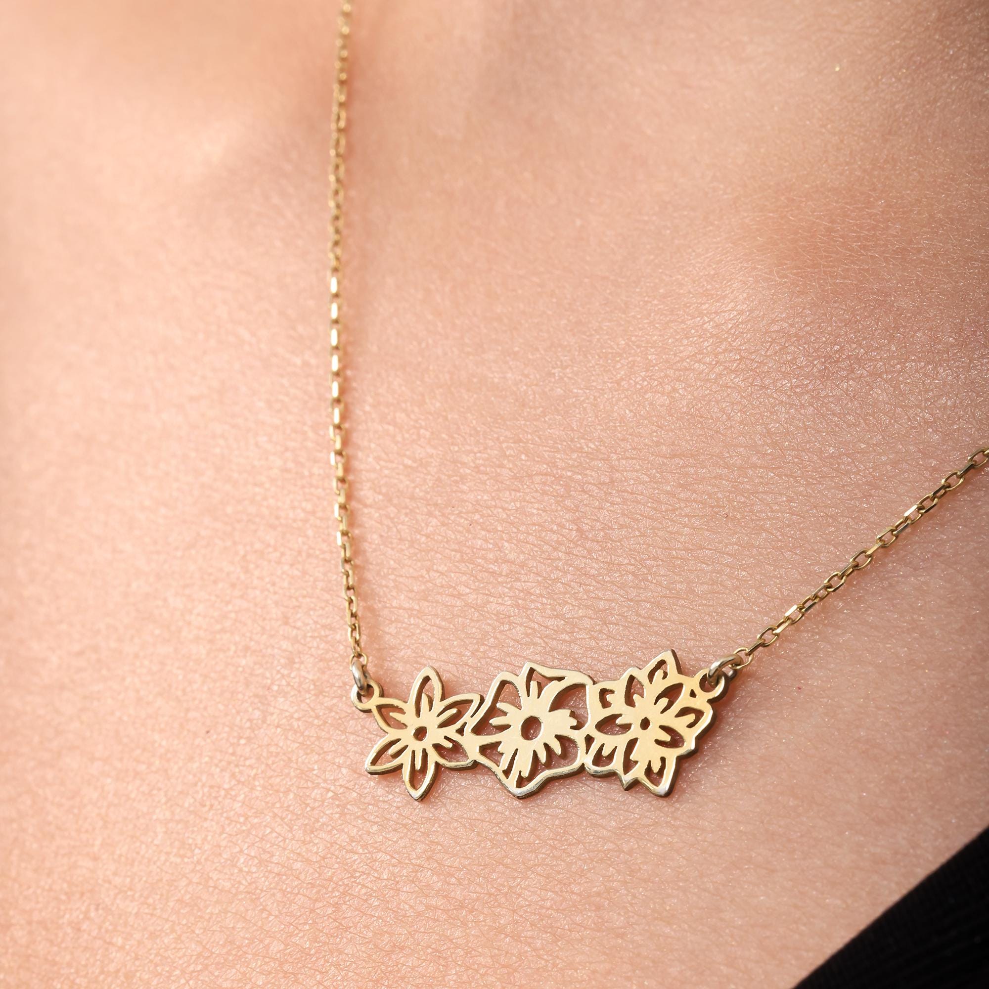 Sterling Silver Birth Flower Necklace – Custom Family Jewelry, Elegant Design Christmas Gift